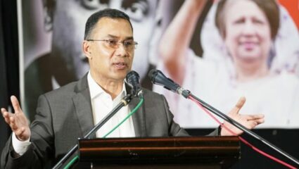 Bangladesh News : मोहम्मद युनूसची खुर्ची धोक्यात? १७ वर्षानंतर ‘या’ बड्या नेत्याची बांगलादेशात एन्ट्री