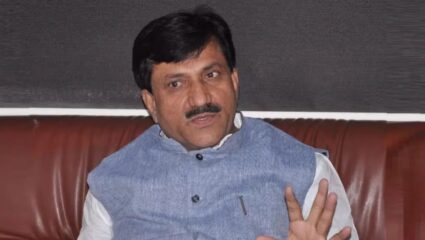 “आमच्याच तंगड्या वर करतो अन्…; भाजप आमदार बबनराव लोणीकर यांचे वादग्रस्त विधान, राजकारण तापलं