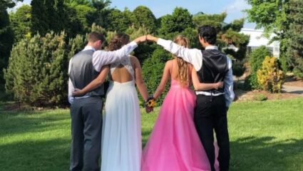काय सांगता! आता चार लोकं एकत्र करू शकतात डेट, Tinder ने लाँच केलेल Double Date फीचर आहे तरी काय?