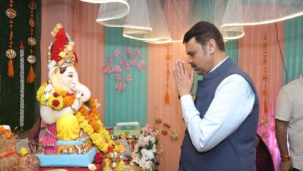 Devendra Fadnavis : प्लास्टर ऑफ पॅरिसच्या गणेशमूर्तींच्या विसर्जनासंदर्भात मुख्यमंत्र्यांचा महत्त्वाचा निर्णय