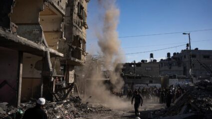 Gaza War : गाझात पुन्हा मृत्यूचा तांडव सुरु ; इस्रायली हल्ल्यात ८१ ठार, शेकडो जखमी