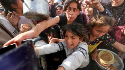 Israel Bombing Gaza Aid Camps : गाझामध्ये ‘इस्रायलचे’ अत्यंत अमानवीय कृत्य; मदत छावण्यांवर गोळीबार अन् भुकेल्या मुलांची कत्तल