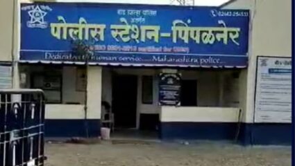 रक्षकच ठरला भक्षक? १० लाखासाठी पोलिसानेच केला पत्नीचा छळ, चौघांविरोधात गुन्हा दाखल