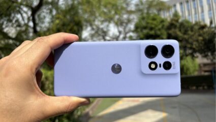 Motorola Edge 50 Pro वर मिळत आहे मोठं डिस्काउंट, जाणून घ्या डीलची संपूर्ण माहिती