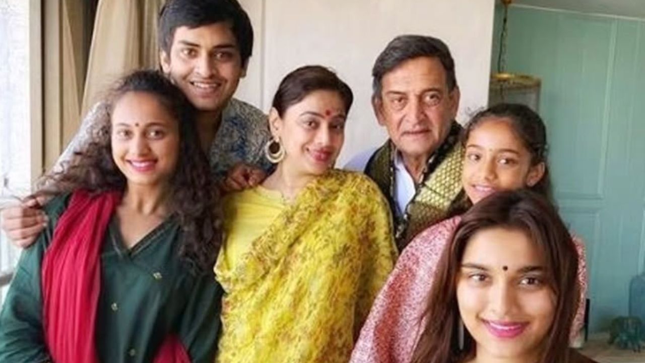 महेश मांजरेकर, सई मांजरेकर आणि गौरी इंगवले