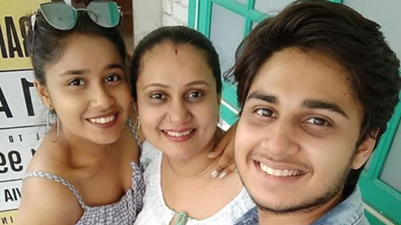 अभिनय बेर्डे, स्वानंदी बेर्डे, प्रिया बेर्डे आणि लक्ष्मीकांत बेर्डे