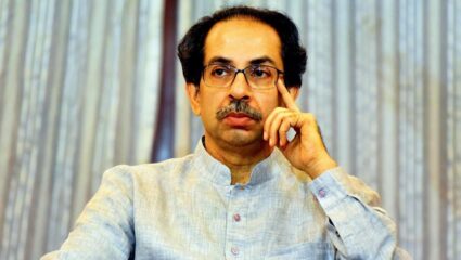 Shiv Sena Vardhapan Din : वर्धापनदिनाच्या दिवशीच उद्धव ठाकरेंच्या शिवसेनेला मोठा धक्का; दोन नेते सोडणार साथ