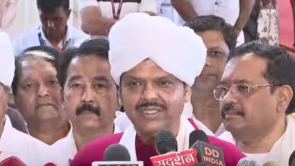 Devendra Fadnavis : राज्यात कर्जमाफी कधी होणार? CM देवेंद्र फडणवीसांनी स्पष्टच सांगितलं, म्हणाले…