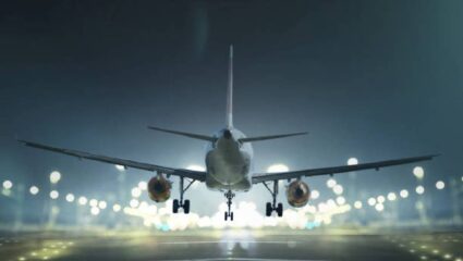 Emergency Plane Landing: हैदराबाद आणि दिल्लीत ‘या’ कारणांमुळे फ्लाईटचे इमर्जन्सी लँडिंग, 260 प्रवाशांचा जीव…