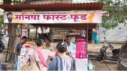 पनवेल पालिका प्रशासनाची फेरीवाल्यांविरोधात कारवाई; मात्र राजकीय पुढारी आपला फोटो लावून…