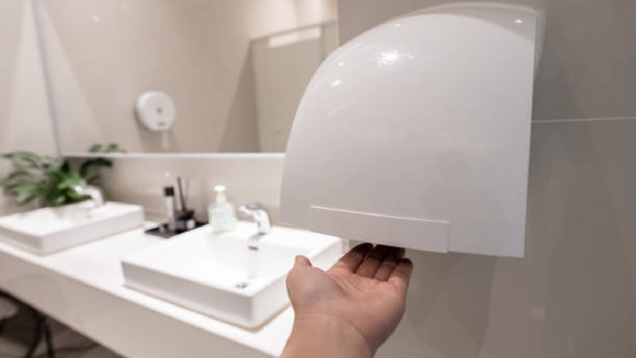 Hand Dryers: मॉलमध्ये धाडकन हँड ड्रायर्सचा करताय सर्रास वापर, व्हा वेळीच सावध; वापरण्यापूर्वी एकदा वाचाच