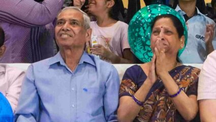 Axiom-4 mission Launch : मुलाच्या उत्तुंग यशाने पालक झाले भावूक; शुभांशू शुक्लांच्या आई-वडीलांना आनंदाश्रू
