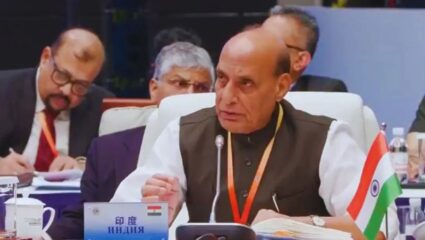 “दहशतवादाविरुद्ध कारवाया सुरुच राहणार…,” पहलगामचा उल्लेख न केल्यामुळे राजनाथ सिंह पाकिस्तानच्या संरक्षणमंत्र्यासमोरच गरजले