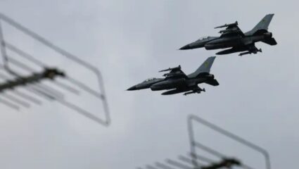 आकाशात रणधुमाळी! रशियाने युक्रेनमध्ये अमेरिकन F-16 लढाऊ विमान पाडले, 500 हून अधिक क्षेपणास्त्रे आणि ड्रोनने भयंकर हल्ला