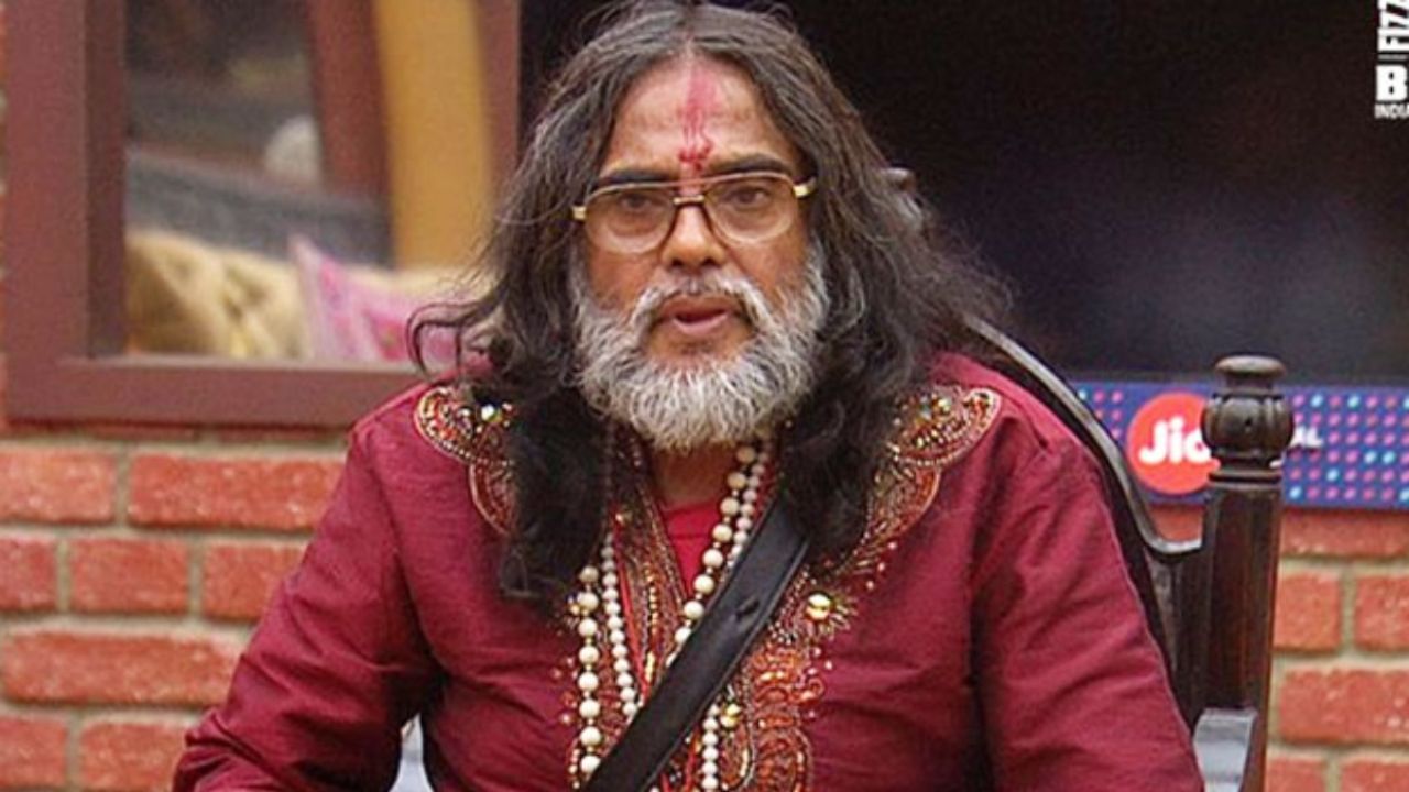 'बिग बॉस १०' मध्ये सहभागी झालेले स्वामी ओम यांचं २०२१ साली कोरोनामुळे निधन झालं होतं. ते कायमच शोदरम्यान त्यांच्या वादग्रस्त वागणुकीमुळे सतत चर्चेत राहिले होते.