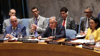 Trump Iran strikes : ‘परिस्थिती नियंत्रणाबाहेर’, संयुक्त राष्ट्रांत तणावाचे वातावरण, अँटोनियो गुटेरेस यांनी केले ‘विशेष आवाहन’