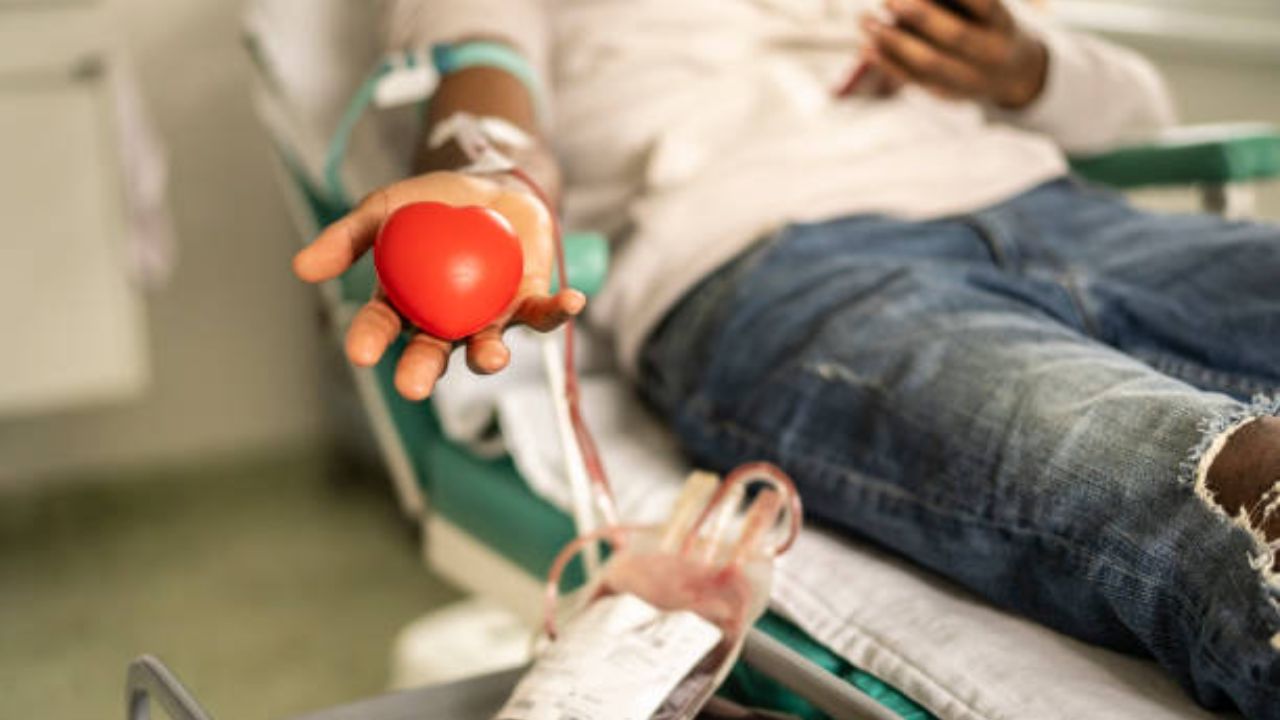 World Blood Donor Day: रक्तदान केल्यामुळे शरीराला होतात ‘हे’ चमत्कारीक फायदे, जाणून घ्या सविस्तर