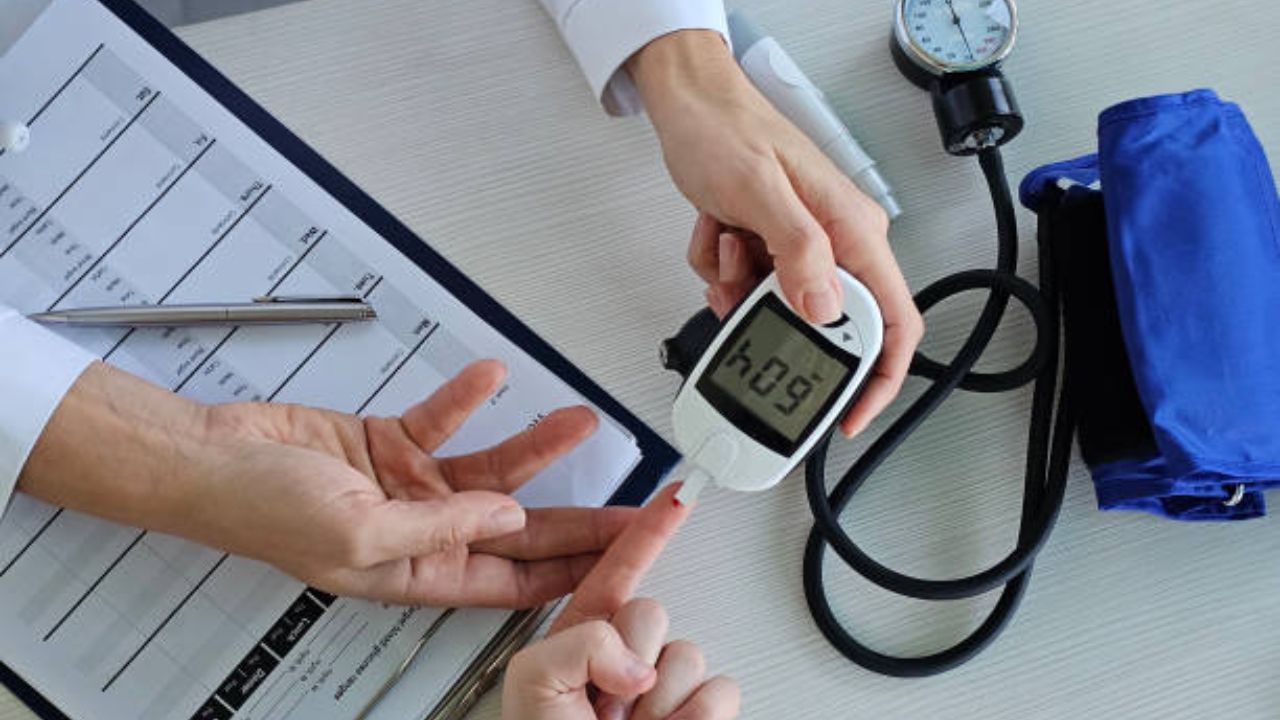 diabetes च्या रुग्णांसाठी मोरिंगाच्या बिया ठरतील वरदान!
