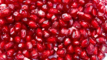 नियमित एक डाळिंब खाल्यास शरीरात दिसून येतील अनेक सकारात्मक बदल, रोगप्रतिकारशक्ती वाढेल