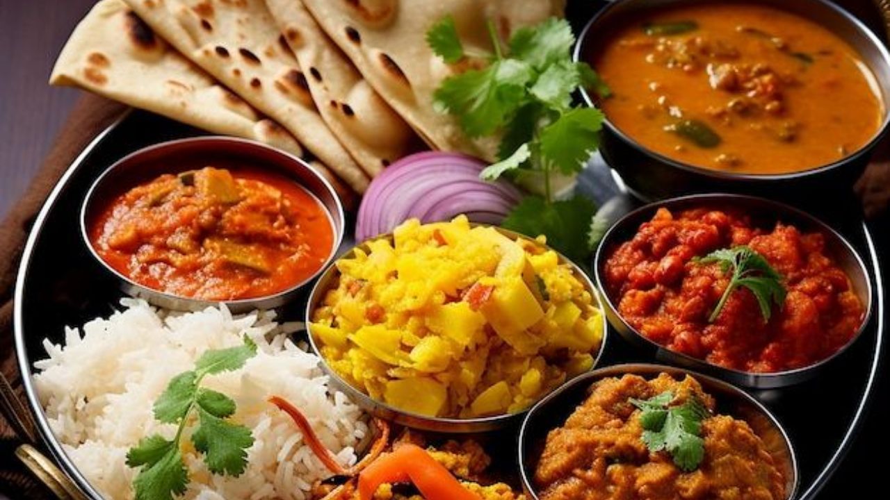 येथील लोकं प्रामुख्याने डाळ, रोटी, भात, भाज्या आणि दुग्धजन्य पदार्थांचा त्यांच्या जेवणात समावेश करतात. 

