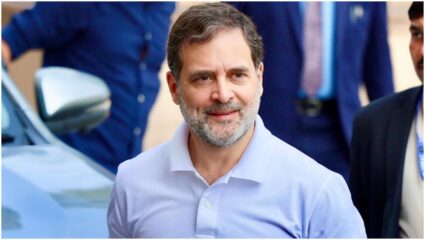 राहुल गांधी आणि मल्लिकार्जुन खर्गे यांच्या अडचणी वाढणार? सर्वोच्च न्यायालयात याचिका दाखल