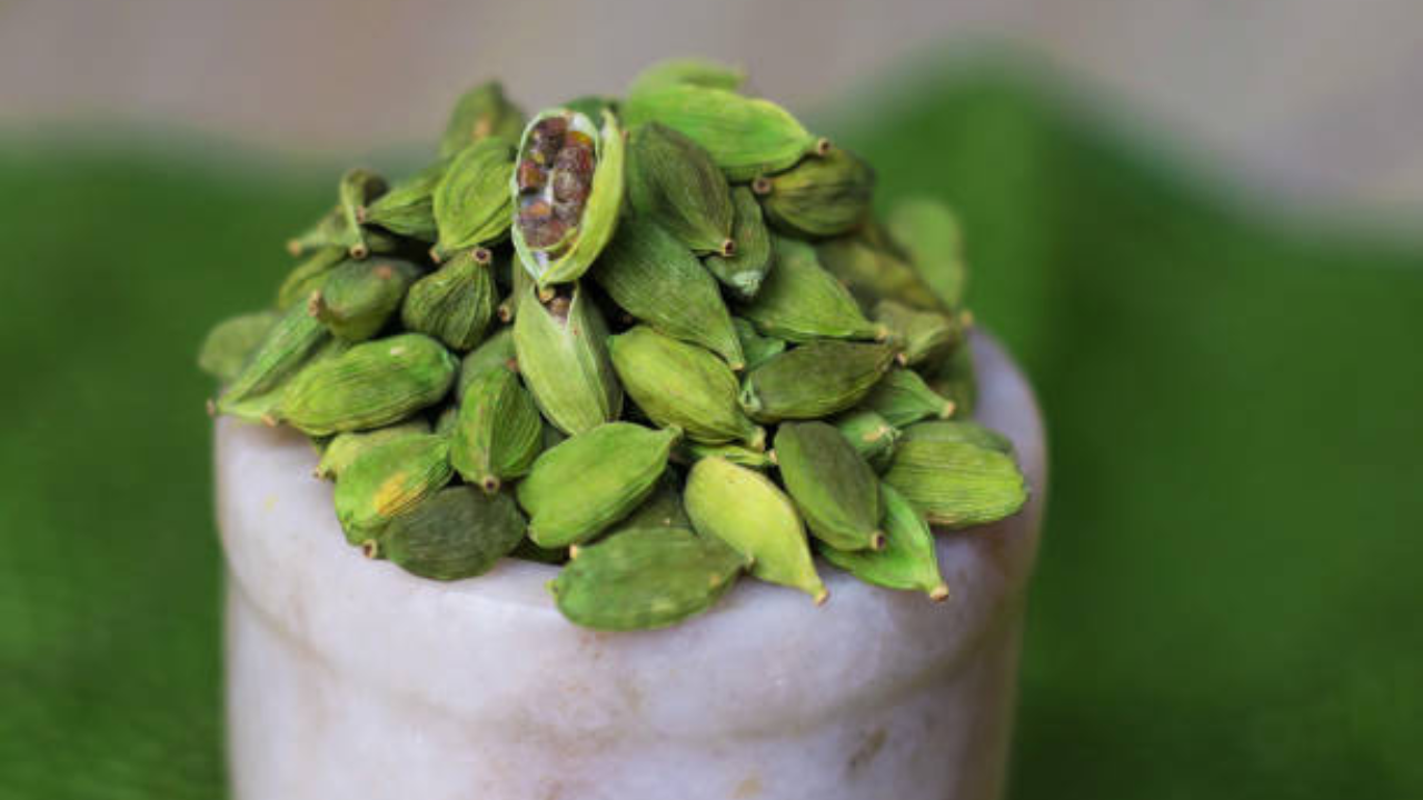 नियमित वेलची खावी