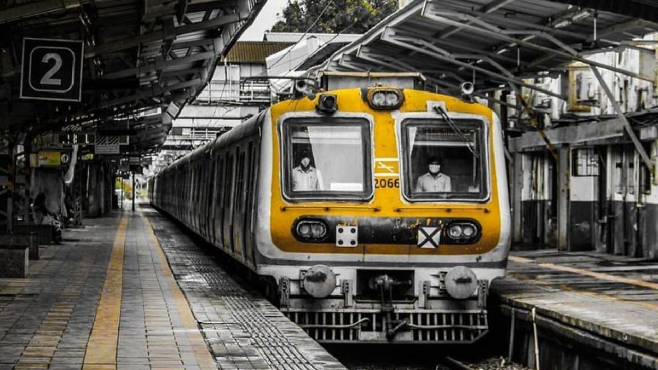कसा रचला गेला मुंबई लोकल ट्रेनचा पाया? जाणून घ्या संपूर्ण इतिहास