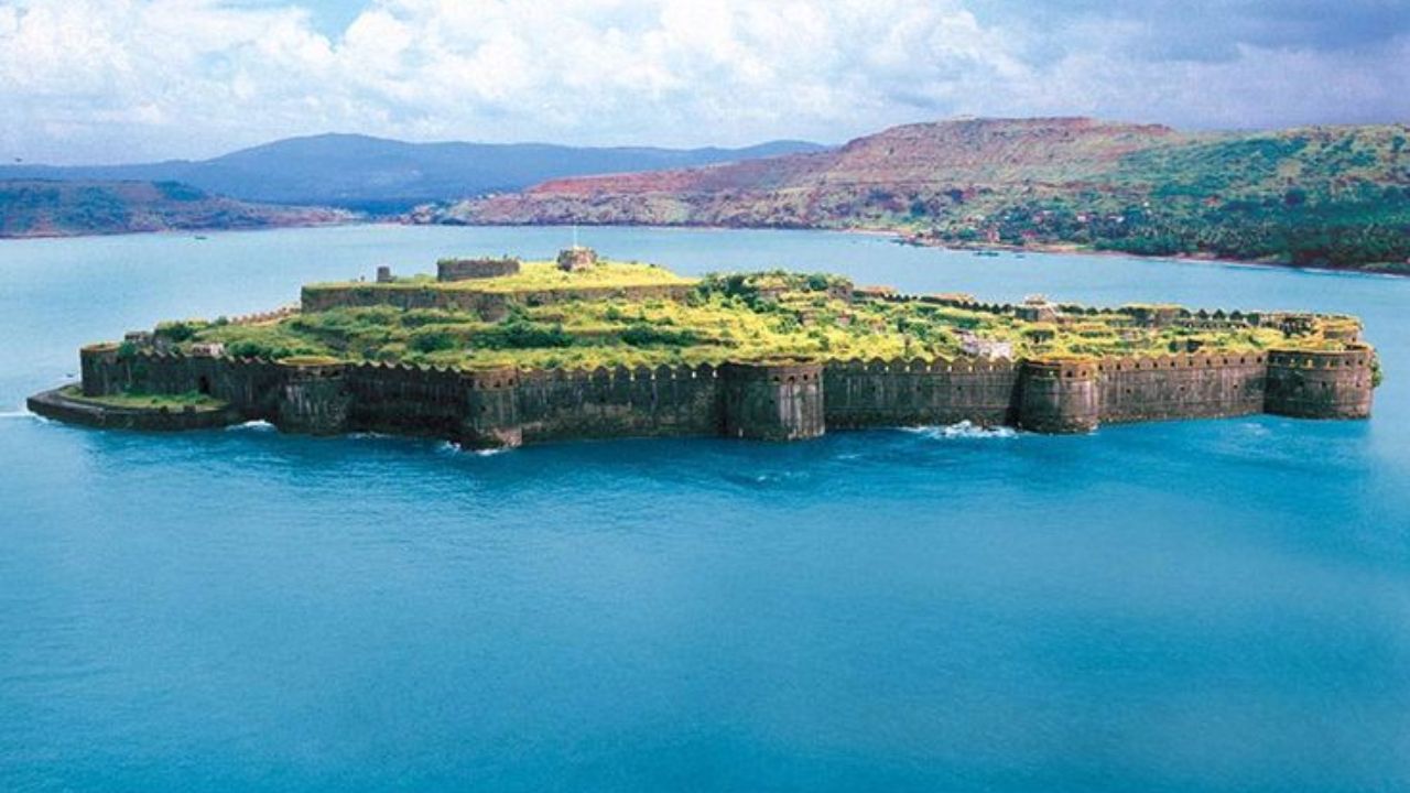 किल्ल्यावर सिद्दीकी शासकानी बराच काळ राज्य केले, त्यांच्या वर्चस्वात असताना इथे अनेक जड तोफा बसवण्यात आल्या, ज्या आजही किल्ल्यात दिसून येतात 
