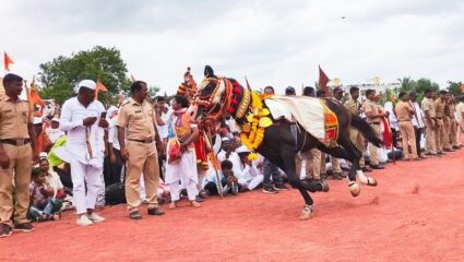संत तुकाराम महाराजांच्या पालखीचे इंदापूरात उत्साहात स्वागत; अविस्मरणीय रिंगण सोहळा पार