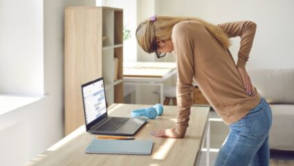 5 Exercise Tips: ऑफिसचा जास्त वेळ बिघडवतोय तुमचे आरोग्य? घरी पोहोचताच करा पाच व्यायाम