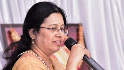 खासदार मेधा कुलकर्णींचा भाजपला घरचा आहेर! विविध प्रकल्पाच्या दिरंगाईवर व्यक्त केली नाराजी