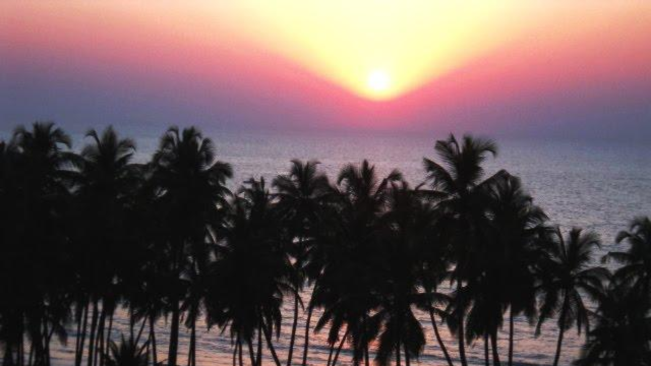 स्कंद पुराण आणि अन्य पौराणिक ग्रंथांमध्ये असं वर्णन आहे की, भगवान परशुराम यांनी आपला परशू (कुऱ्हाड) समुद्रात फेकला आणि समुद्राला मागे हटण्यास भाग पाडलं. त्यानंतर जी भूमी समुद्राच्या मागे मिळाली, तीच ‘कोकण’ आणि ‘सप्तकोकण’ म्हणून ओळखली जाऊ लागली.