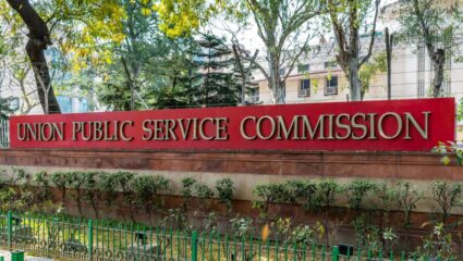 सरकारी नोकरीच्या शोधात आहात? थेट UPSC मध्ये करा अर्ज; मिळवा नियुक्त होण्याची संधी