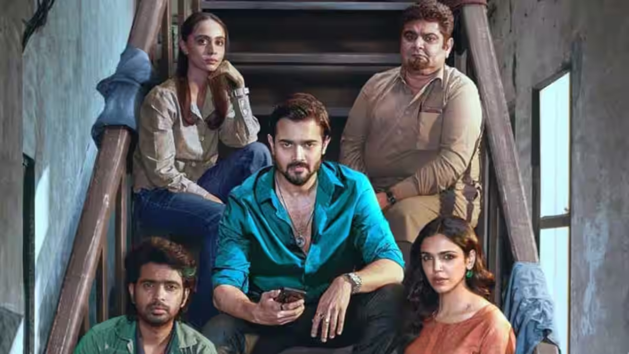 भुवन बाम याने या सिरीजमध्ये वसंत गावडे नावाचे पात्र साकारले आहे. 'ताजा खबर' ही वेब सिरीज Jio Hotstar पाहता येऊ शकते. 