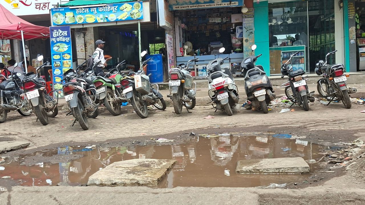 आषाढी वारीची तयारी तर जोरदार; मात्र पंढरपूर शहरातील रस्त्यांची झालीये अक्षरशः चाळण