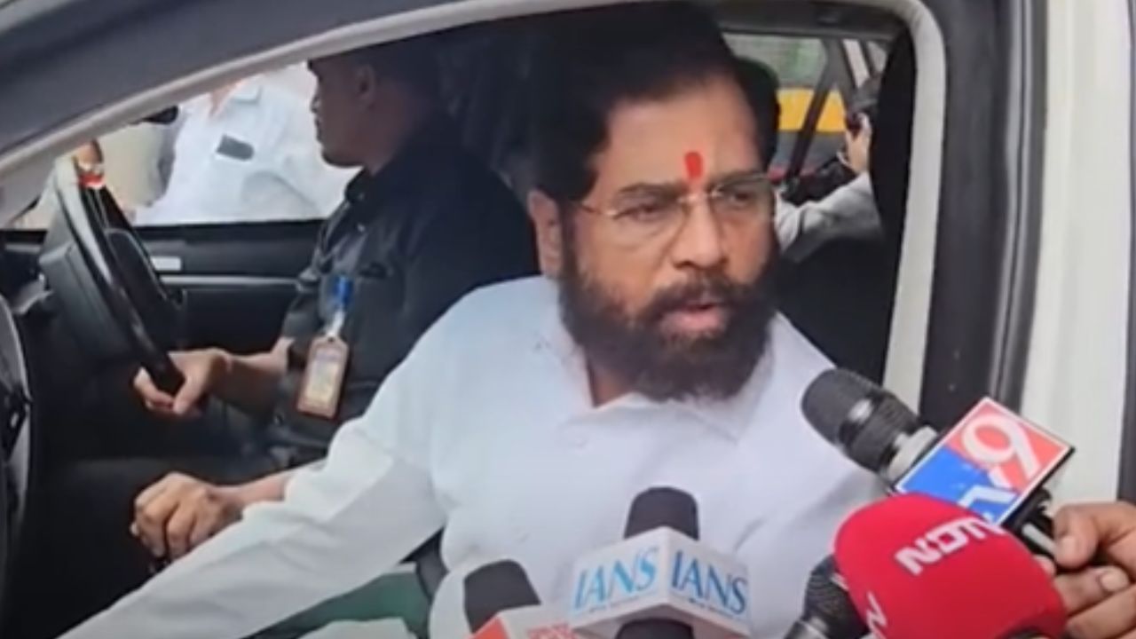 Air India Plane Crash : अहमदाबादमधील अपघाताची घटना दुर्दैवी, महाराष्ट्राकडून हेल्पलाईन सुरू