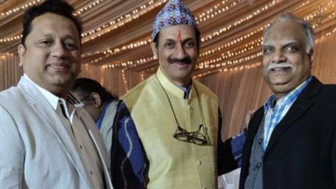 1965 साली जन्मलेले राजकुमार मानवेंद्र सिंग गोहिल हे राजपिपल्याच्या महाराजाचे पुत्र आणि त्या महान घराण्याचे वारसदार आहेत. 