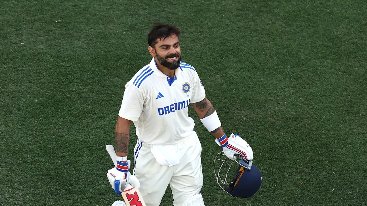 भारताचा सर्वात तरुण कसोटी कर्णधाराच्या यादीमध्ये तिसऱ्या स्थानावर विराट कोहली आहे. त्याला 26 वर्ष 34 दिवसांमध्ये भारतीय संघाचे कर्णधार पद मिळाले होते. भारतीय क्रिकेटच्या चाहत्यांमध्ये विराट कोहलीची कॅप्टनसी फार चर्चेत होती. फोटो सौजन्य : X