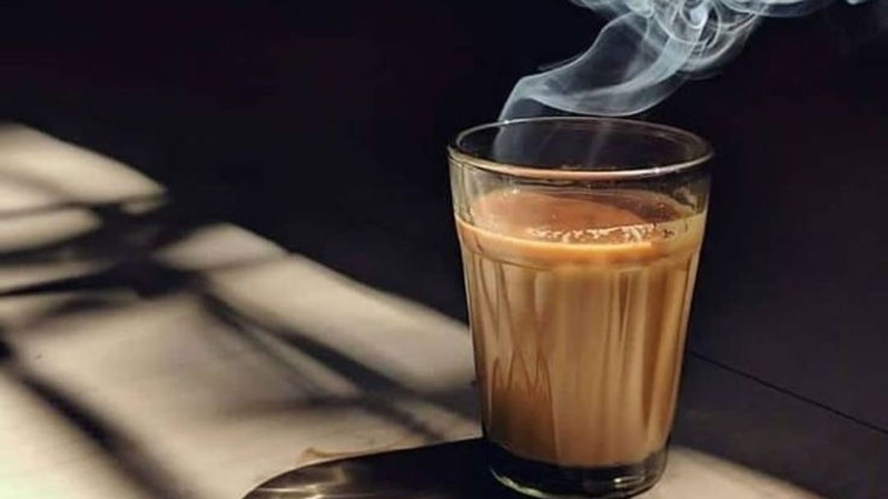 जास्त चहा पिल्याने आरोग्याला नुकसान होऊ शकते. जास्त चहा पिल्याने तुमच्या हृदयावर वाईट परिणाम होऊ शकतो.
