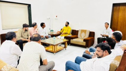 Thane News :  कारशेडबाधित शेतकऱ्यांचा तीव्र संताप; मोघरपाड्याचा प्रश्न अधिवेशनात घेणार