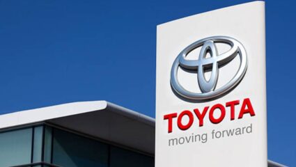 35.8 km/l चा तोड मायलेज, Toyota ची ‘ही’ कार करणार सगळ्यांचा गेम खल्लास !