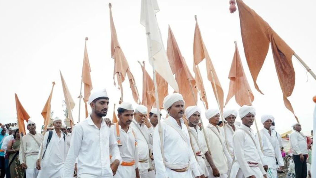 लोणंद: श्रीविठ्ठल भक्तीने परमानंद मिळवून तो इतरांना देणे, आनंद वाटण्यात खरं सुख आहे म्हणून मुक्कामाचे हे ठिकाण म्हणजे लोणंद. 