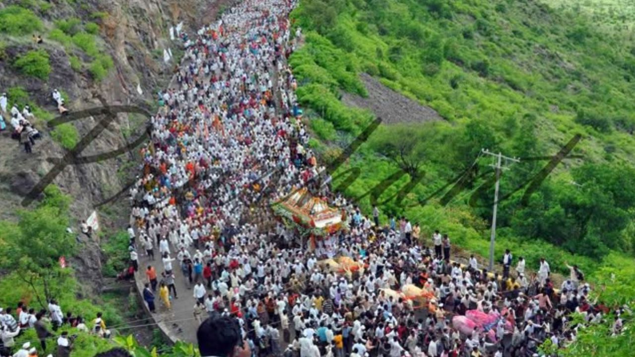 दिवेघाट: अष्टांगयोगाच्या म्हणजेच यम ते समाधी आचरणातून जाण्याचा मार्ग म्हणजे दिवेघाट. 