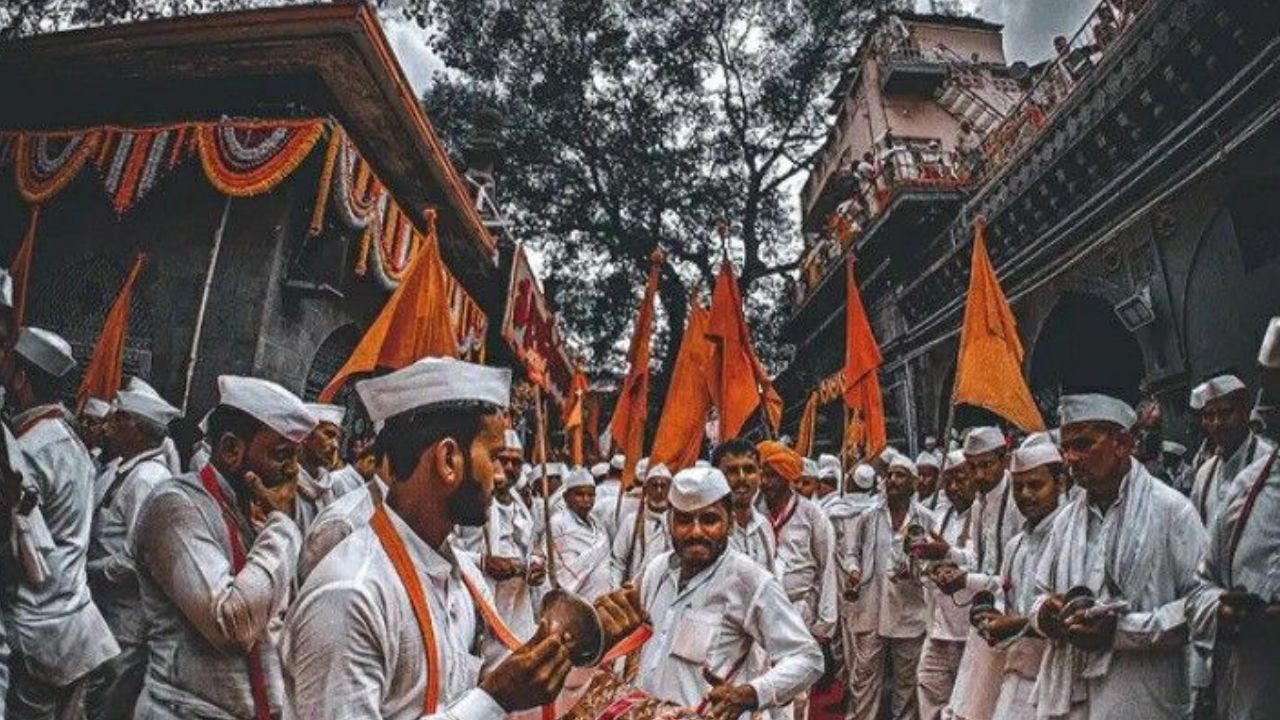 नातेपुते :  इतर नात्यांच्या मोहातून मुक्त होऊन केवळ श्रीविठ्ठलाचे होणे ते गाव म्हणजे नातेपुते. 