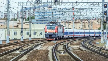 Western Railway: पश्चिम रेल्वेचा मोठा निर्णय, ९७८ रेल्वे इंजिनमध्ये ६००० हाय रिझोल्यूशन कॅमेरे बसविणार, प्रवाशांना काय होणार फायद