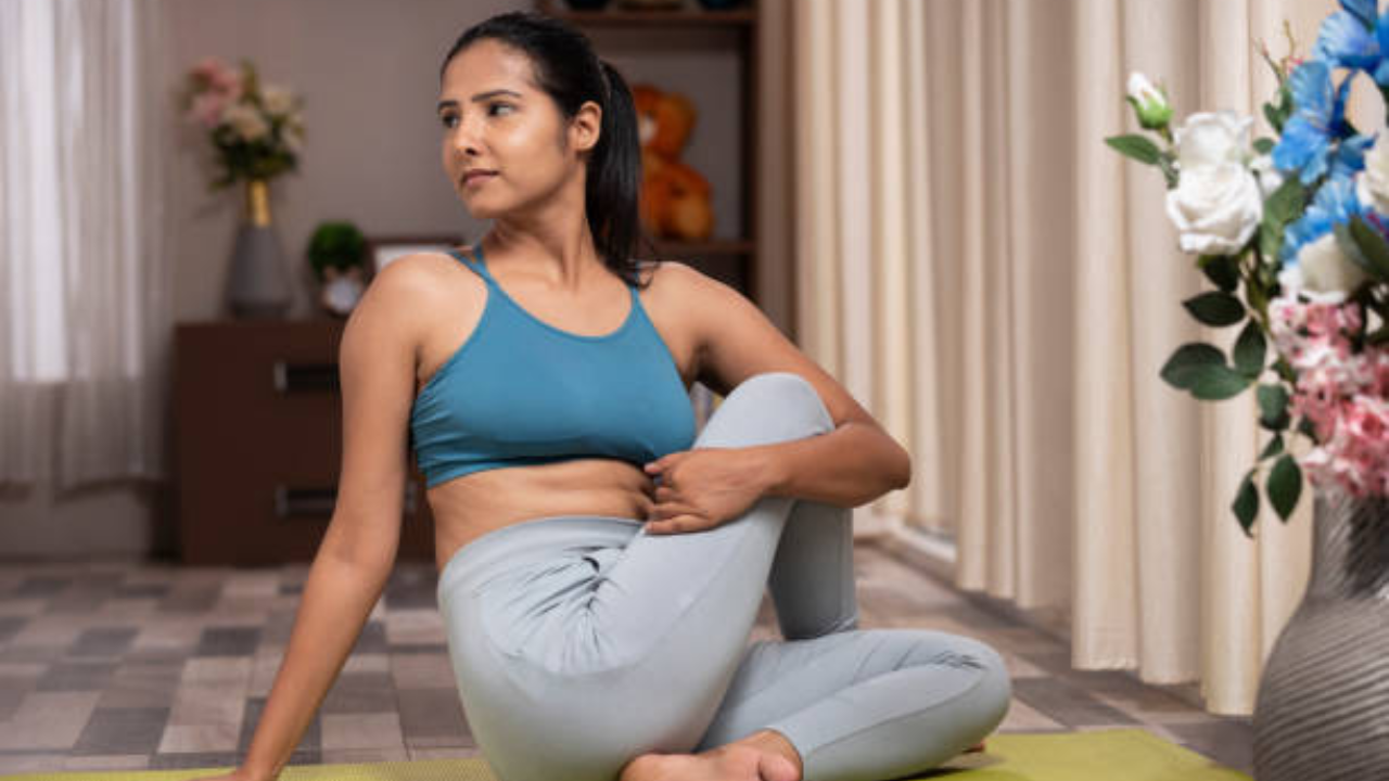 अर्ध मत्स्येंद्रनासन ठरेल उपयोगी