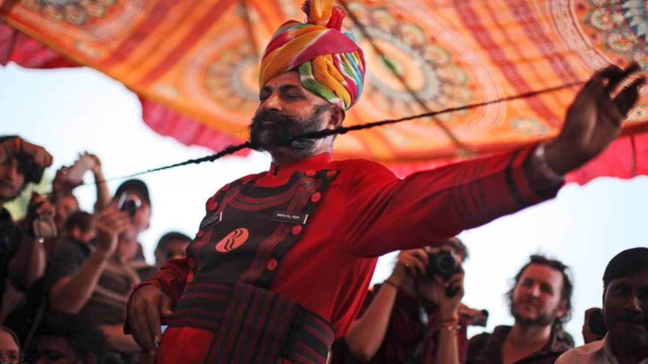 भारतात अशा अनेक गोष्टी आहेत, ज्या तुम्हाला आश्चर्याचा धक्का देऊ शकताता आणि यातच आज आम्ही तुम्हाला जगातील सर्वात विचित्र आणि आश्चर्यकारक स्पर्धेवषयी माहिती सांगत आहोत 
