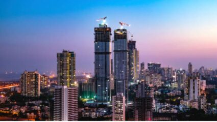 उंच इमारती काचेच्याच का असतात? फार रंजक आहे यामागचं कारण