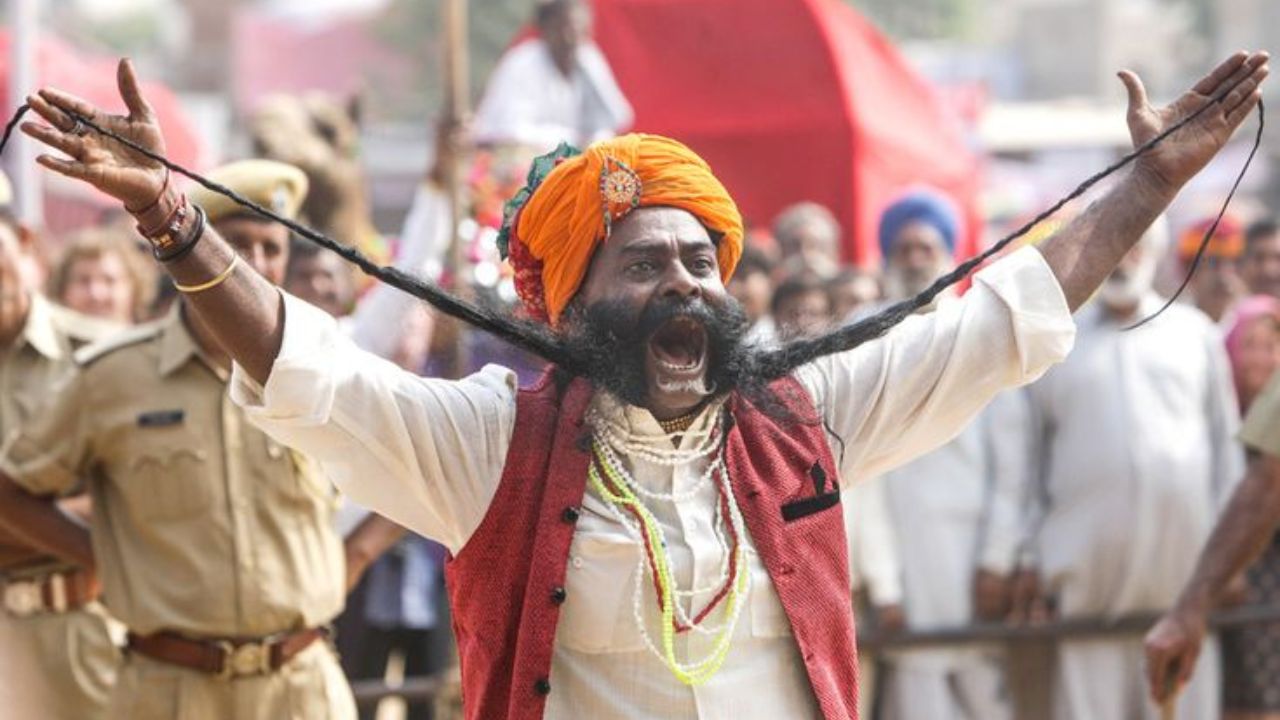 ही अनोखी स्पर्धा राजस्थान राज्यातील पुष्कर मेळ्यात आयोजित केली जाते, जिला शान-ए-मिशा स्पर्धा म्हटले जाते
