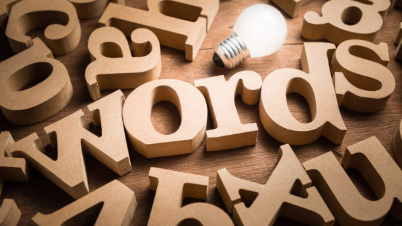 या अक्षरापासून सुरु होणाऱ्या नावाच्या व्यक्ती असतात खूप हुशार; आपल्या चातुर्याने कठीणातले कठीण कामही करतात पूर्ण